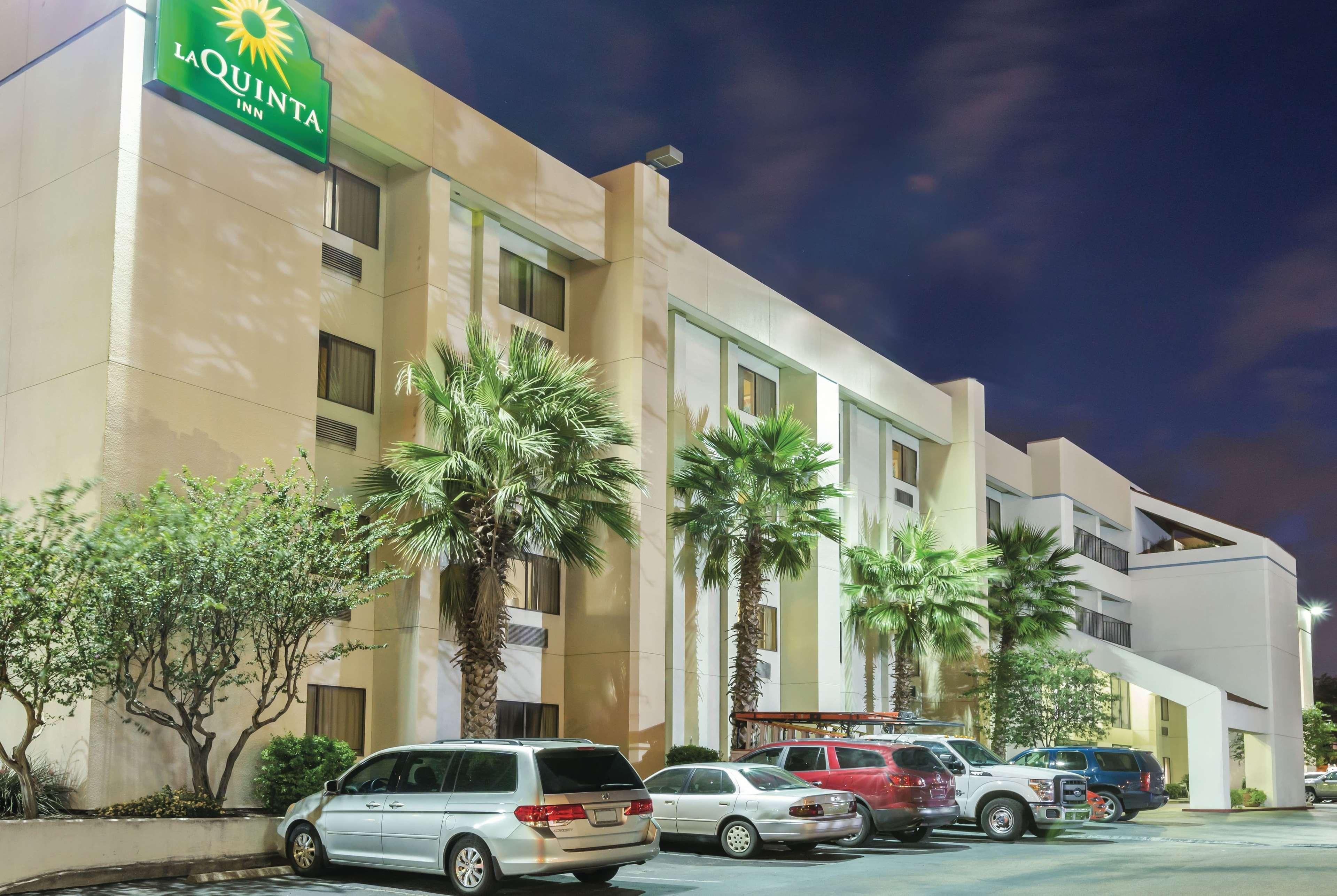 La Quinta Inn By Wyndham Austin North Exterior photo